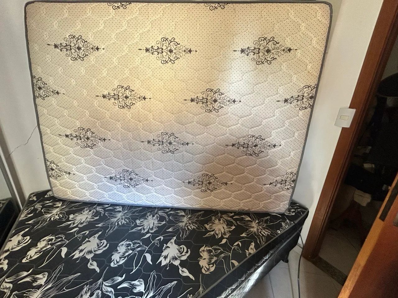 Vende se Cama Casal Colchão + base   - Foto 3
