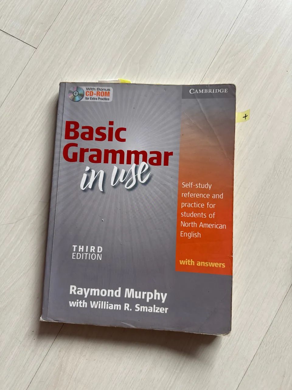 livro da foto é o Basic Grammar in Use (Third Edition)