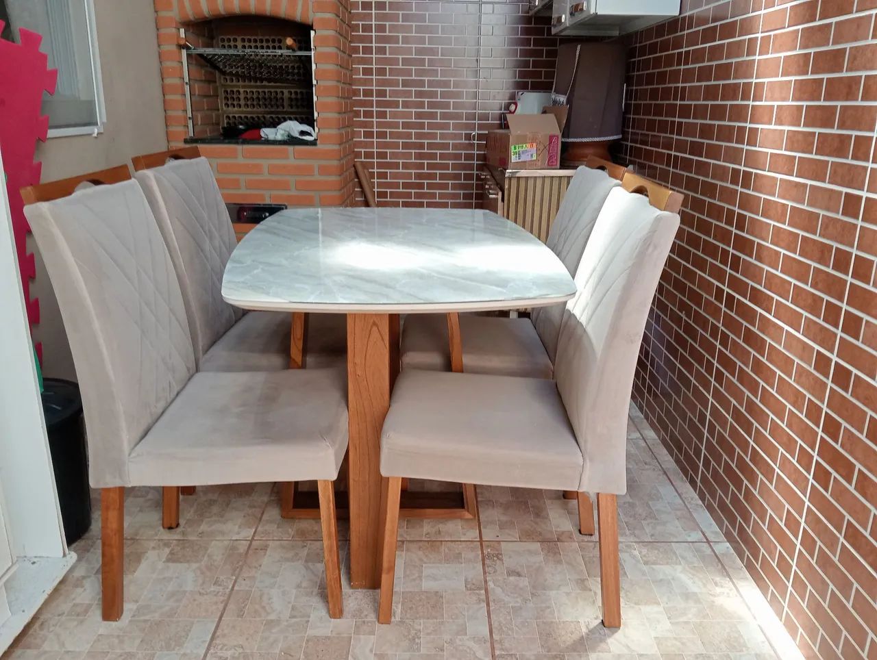 Mesa com 4 cadeiras