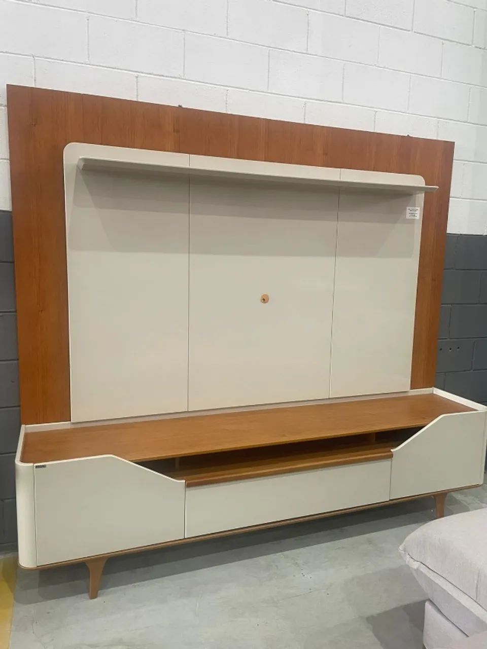RACK COM PAINEL LAQUEADO (ENTREGA IMEDIATA)