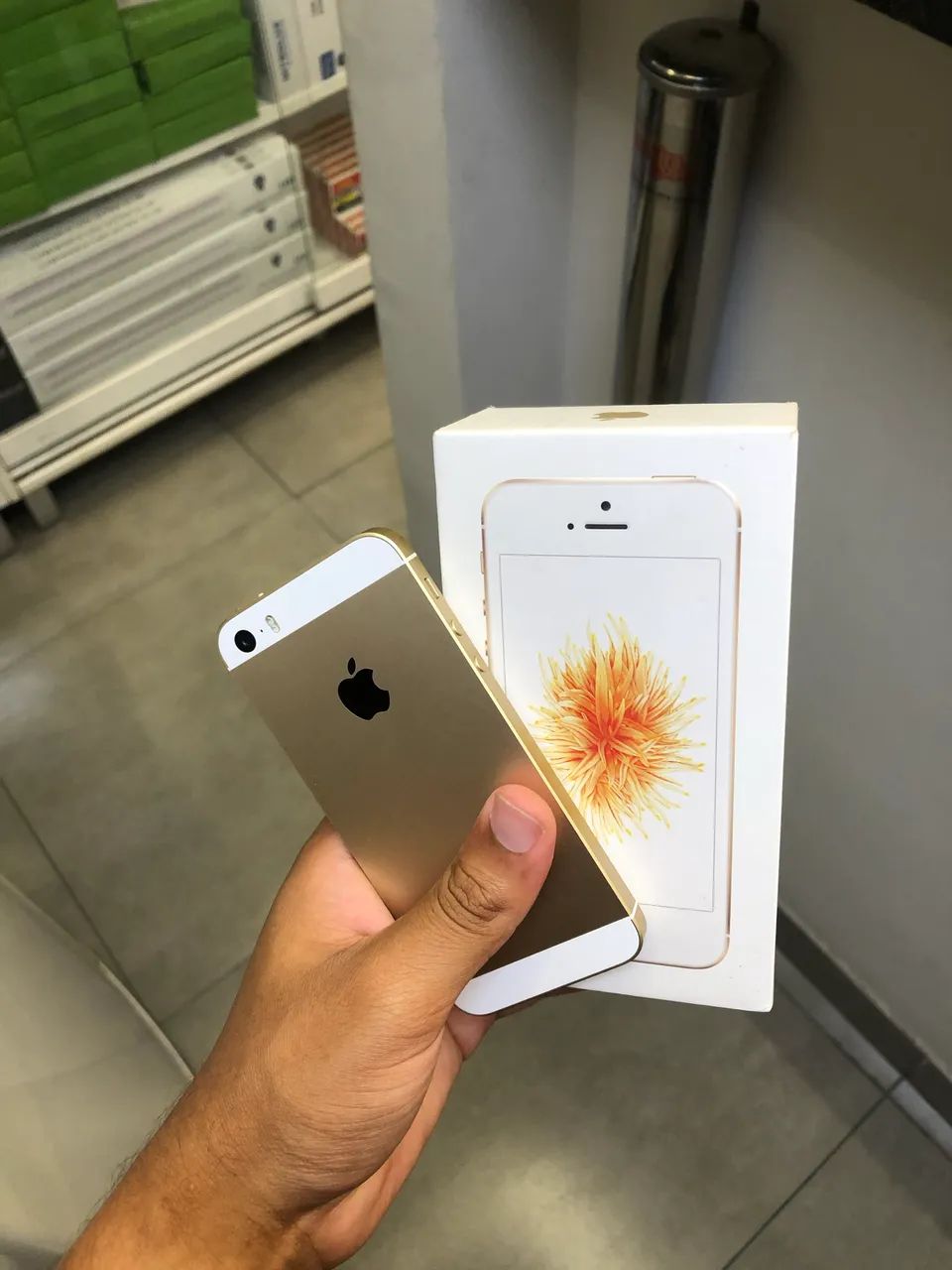 iPhone SE 1ª Ger. Gold 128GB Completo na Caixa Original