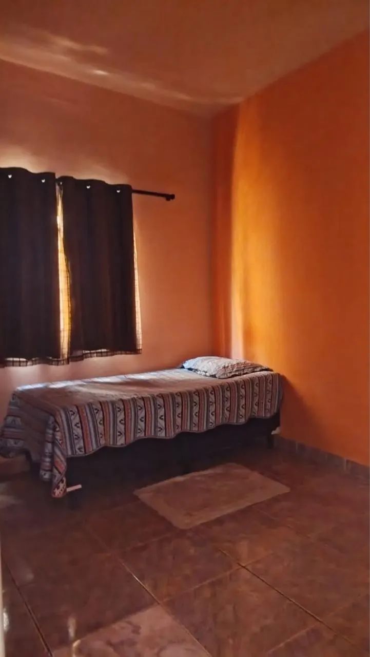 VENDE-SE CASA 9 COMODOS, GARAGEM E AREA DE CHURRASCO