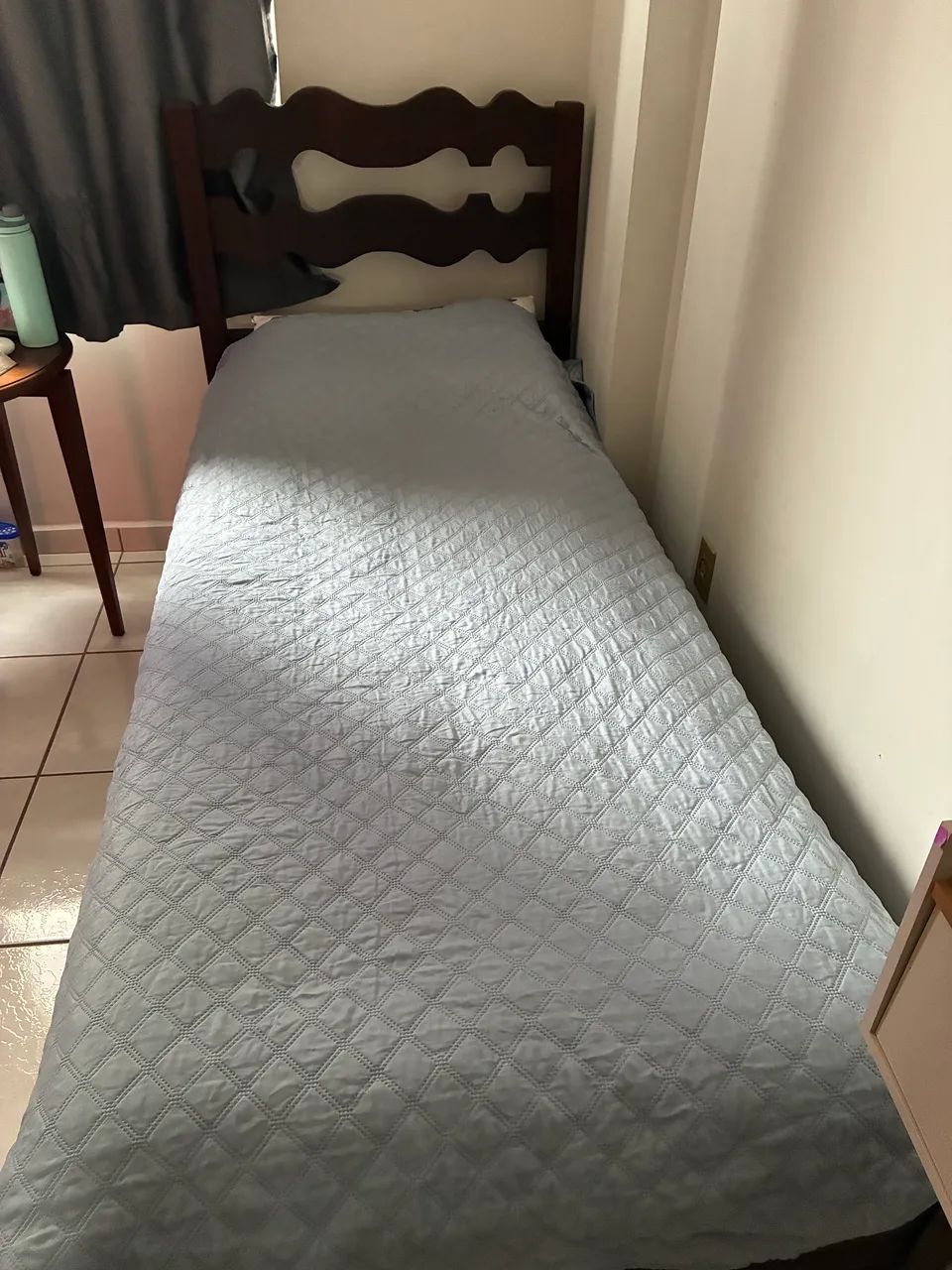 Vendo cama de solteiro com colchão!! - Foto 2
