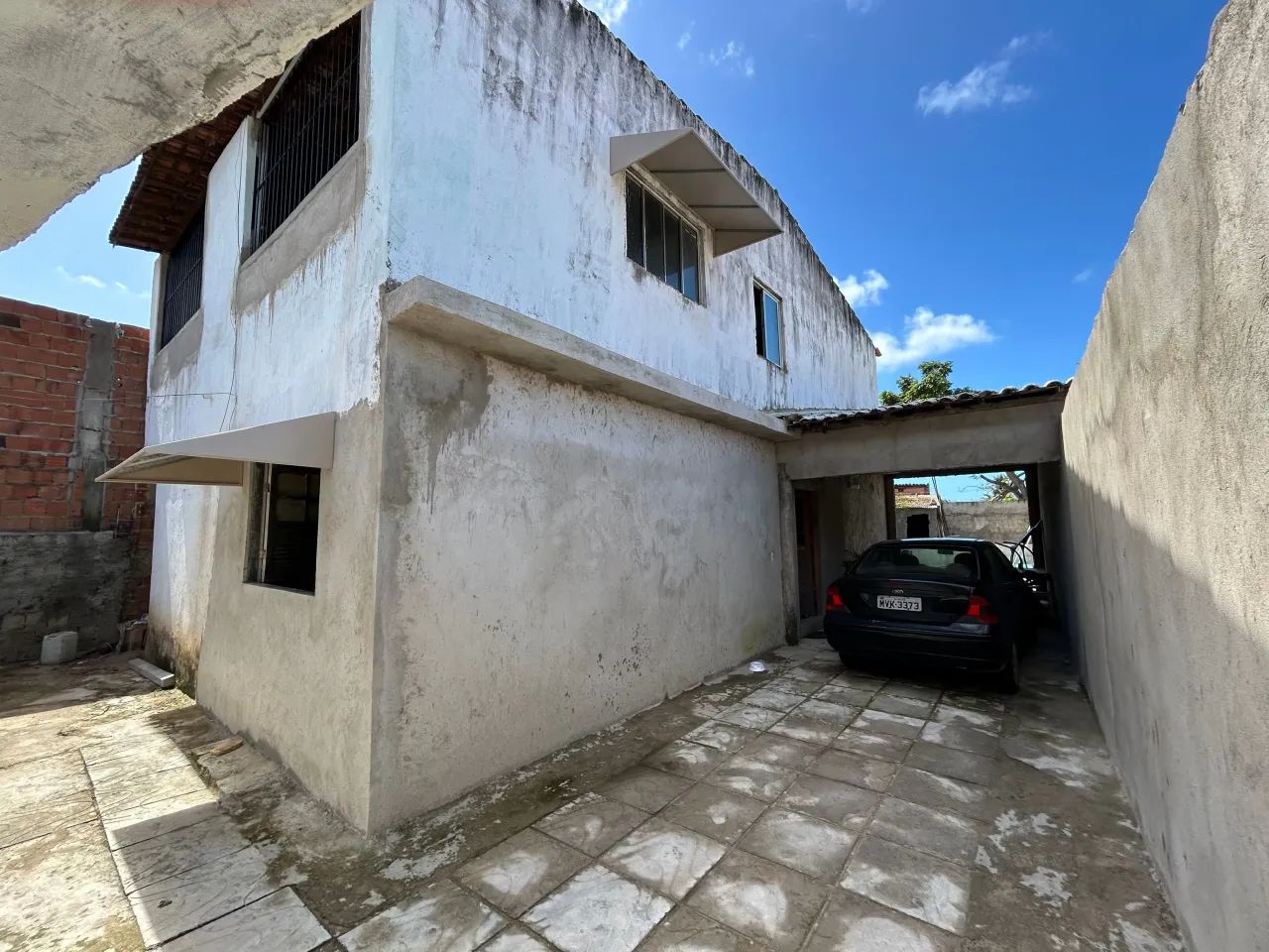 VENDO : CASA com 1 ANDAR, 4 QUARTOS com 3 SUÍTES na MASSAGUEIRA.