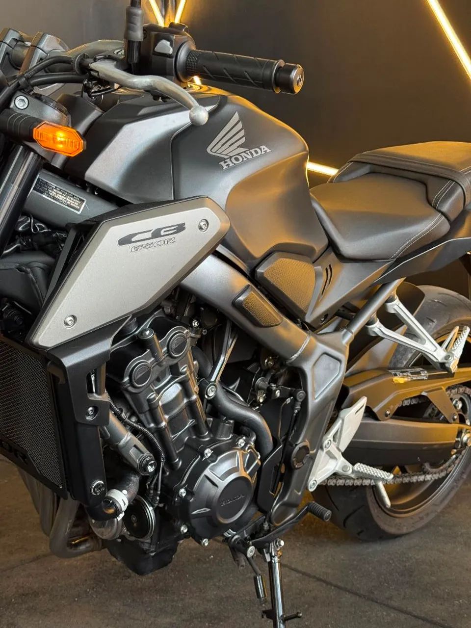 CB 650 R 2024 - Foto 4