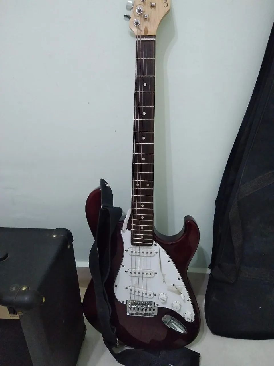 Guitarra Gianini com caixa e capa