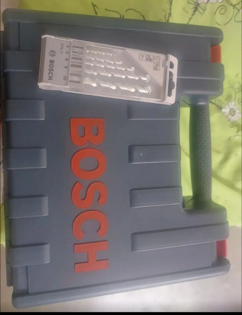 Furadeira e parafusadeira Bosch 750w - Foto 3