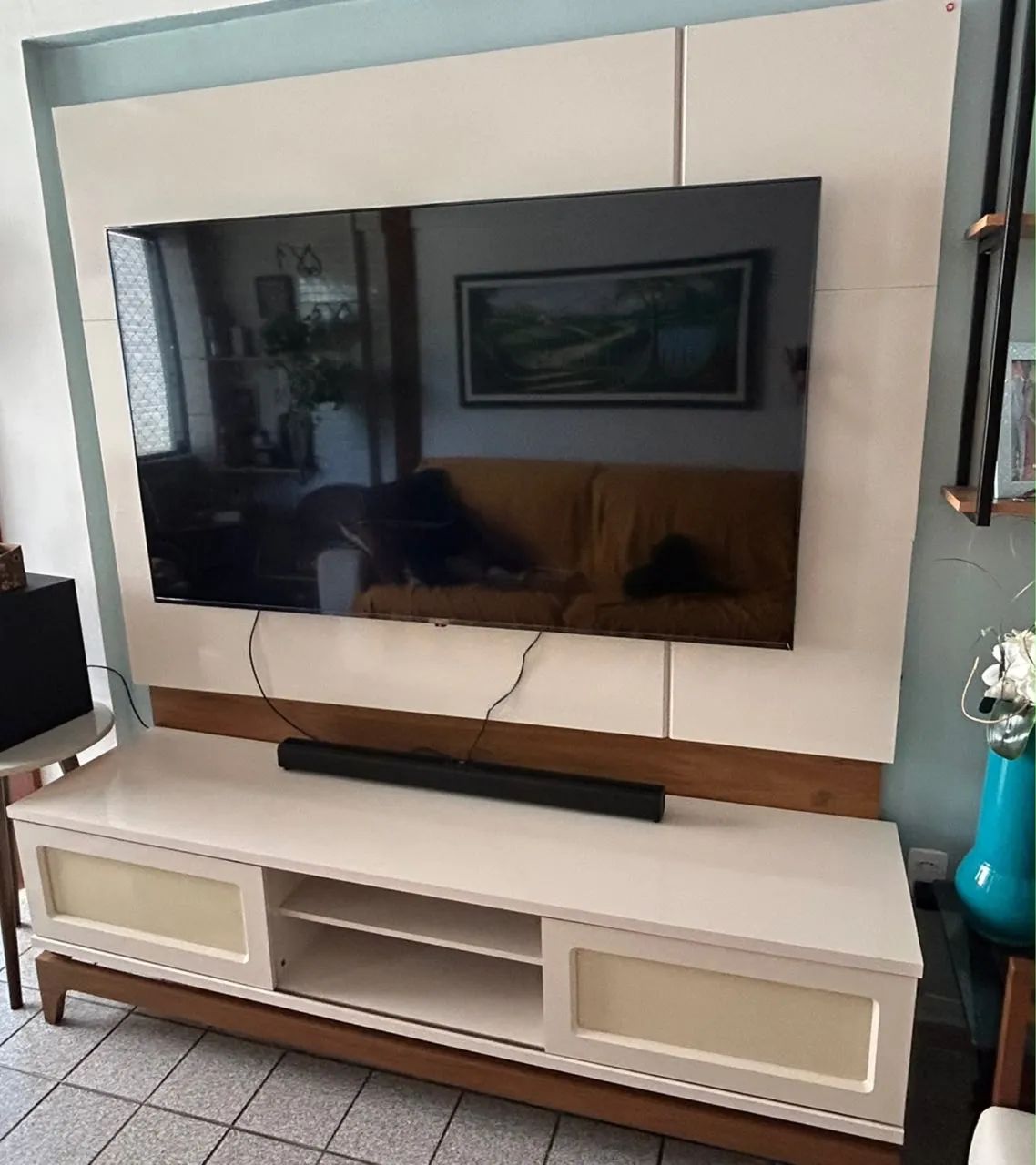 Rack com Painel para TV Branco e Madeira - Ótimo Estado - Foto 2