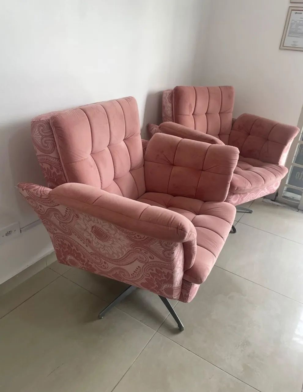 Poltronas impecáveis giratórias - Foto 2