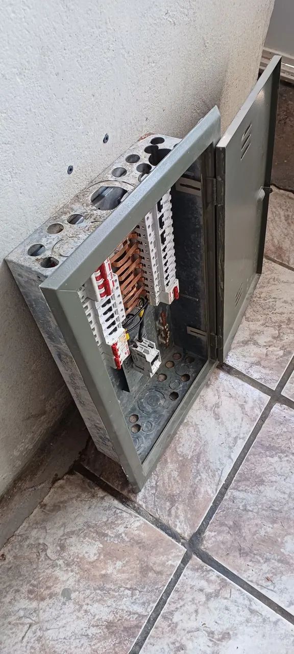 QUADRO DE DISTRIBUIÇÃO GABINETE DE AÇO /// R$750,00 - Foto 3
