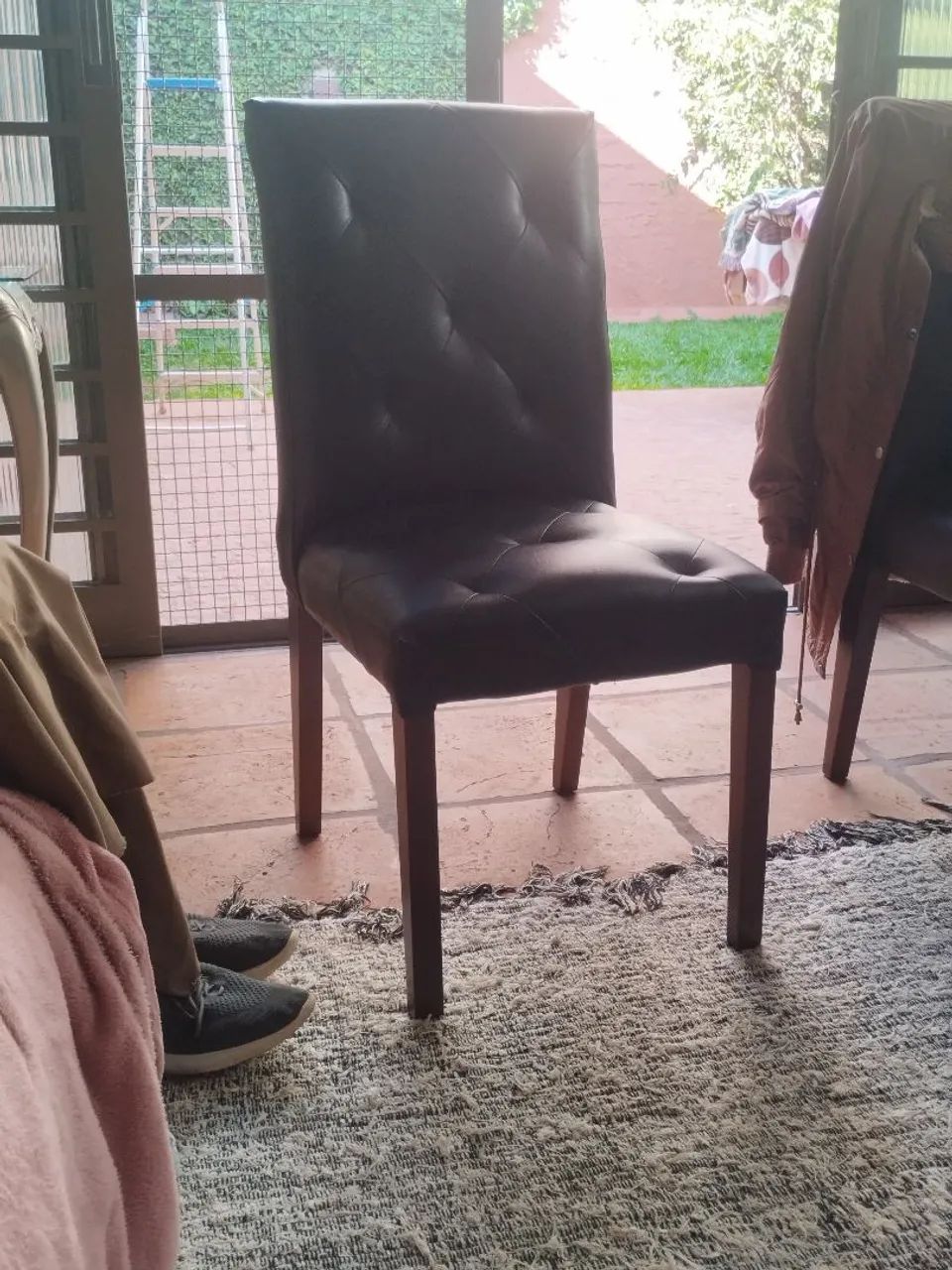 Vendo 8 cadeiras de jantar usadas em ótimo estado! - Foto 2