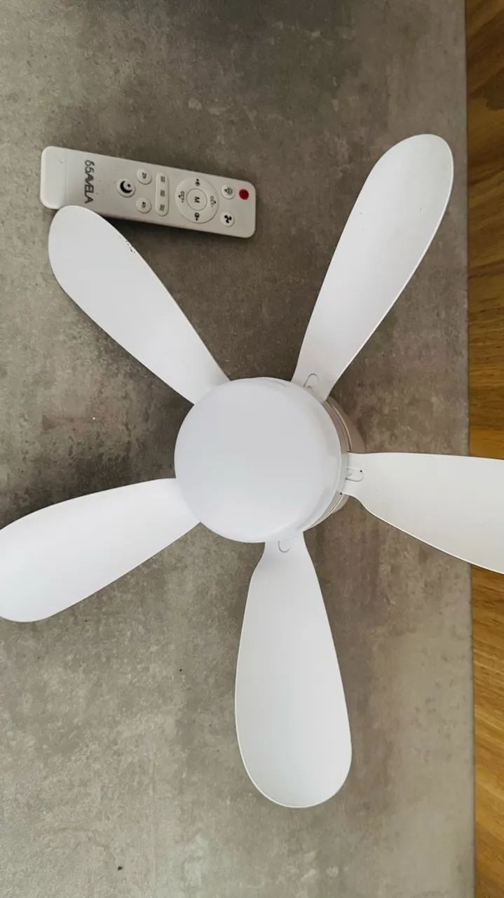 LUMINÁRIA VENTILADOR COM CONTROLE