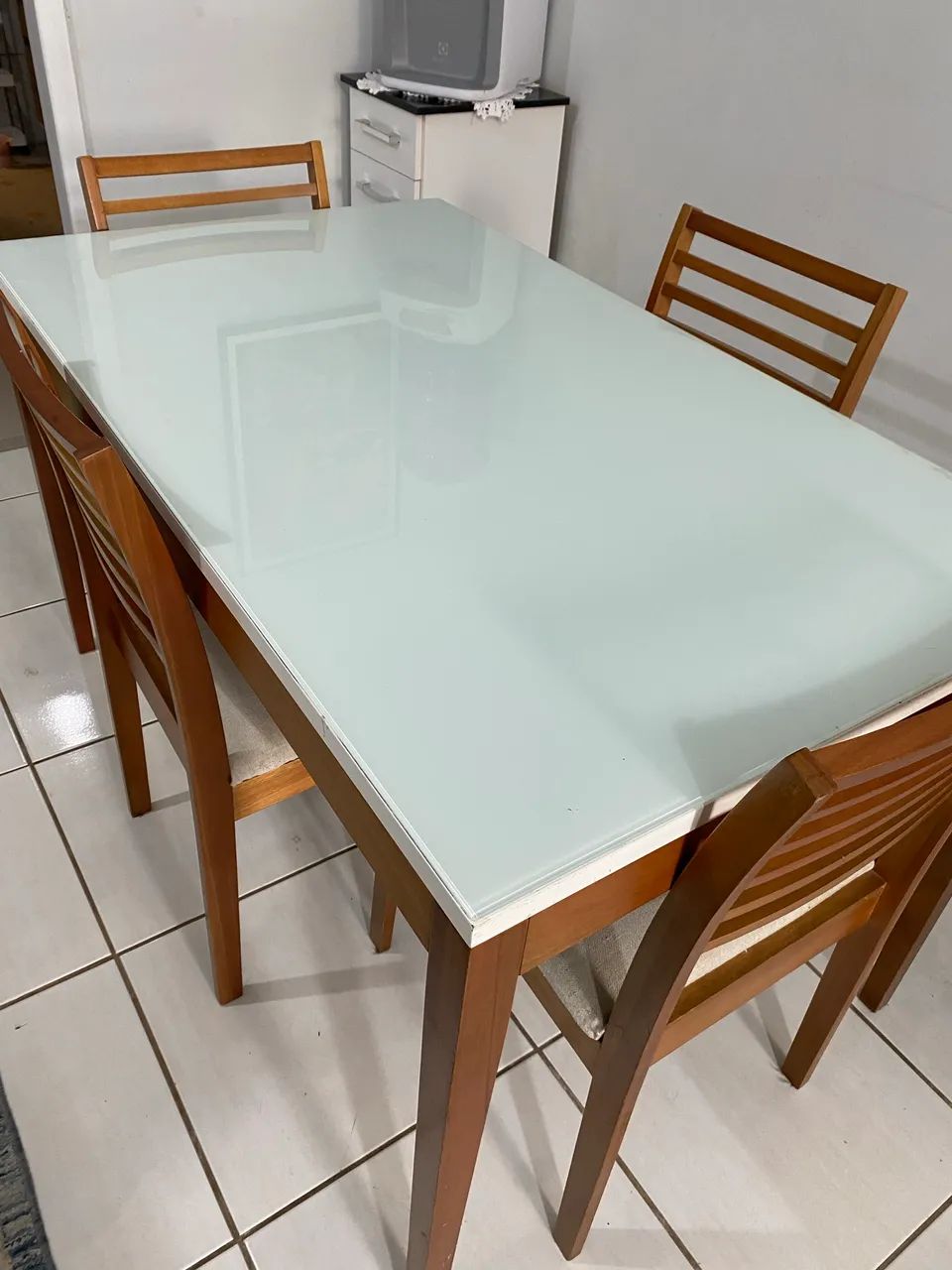 Mesa com cadeiras - Foto 2