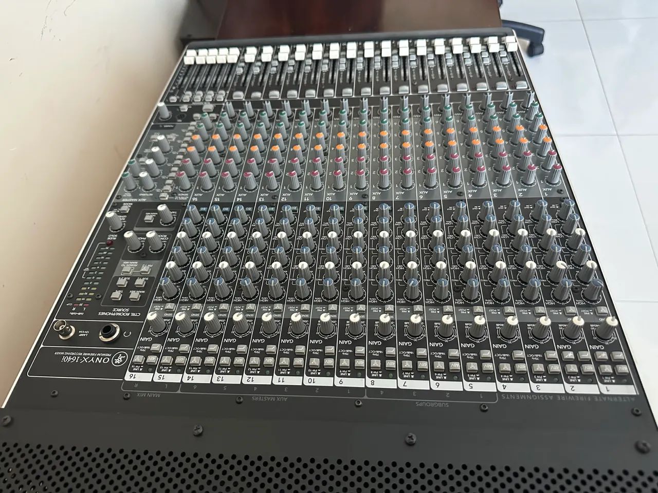 Mesa de Som Mackie Onyx 1640i - Equipamentos e Acessórios de Som