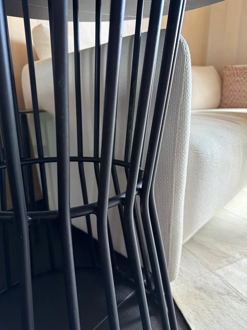 Mesa madeira redonda (Base de ferro) - Foto 3