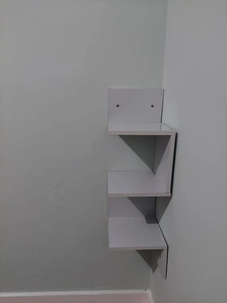 Prateleira de Canto
