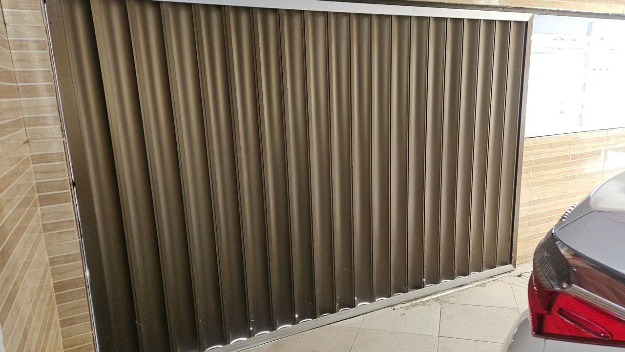 VENDO PORTÃO DE ALUMÍNIO COR BRONZE  - Foto 2