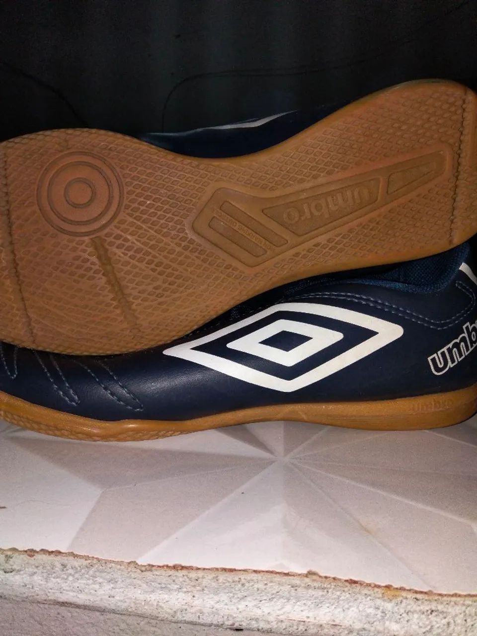 Vendo chuteira da umbro original nova  - Foto 3