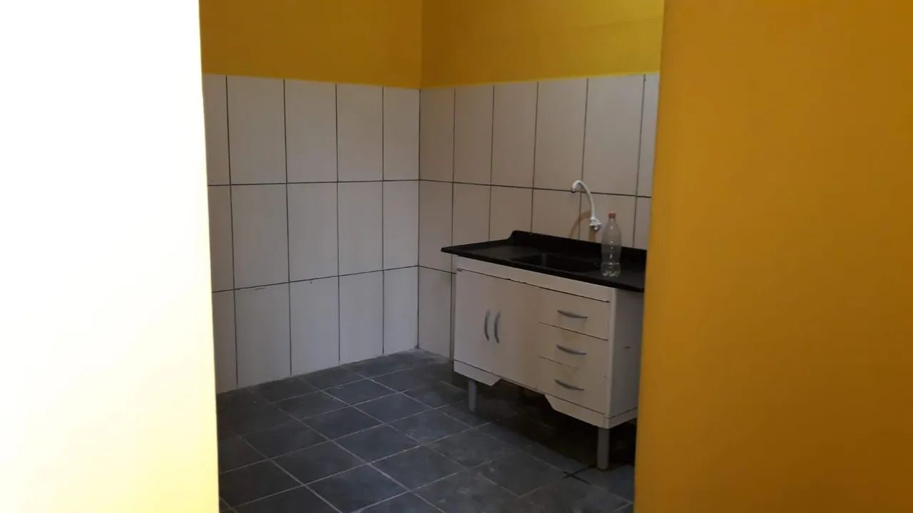 ALUGA-SE CASA COM 2 CÔMODOS  - Foto 4