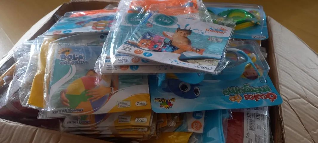 Lote com 217 peças Piscina e Praia Infantil