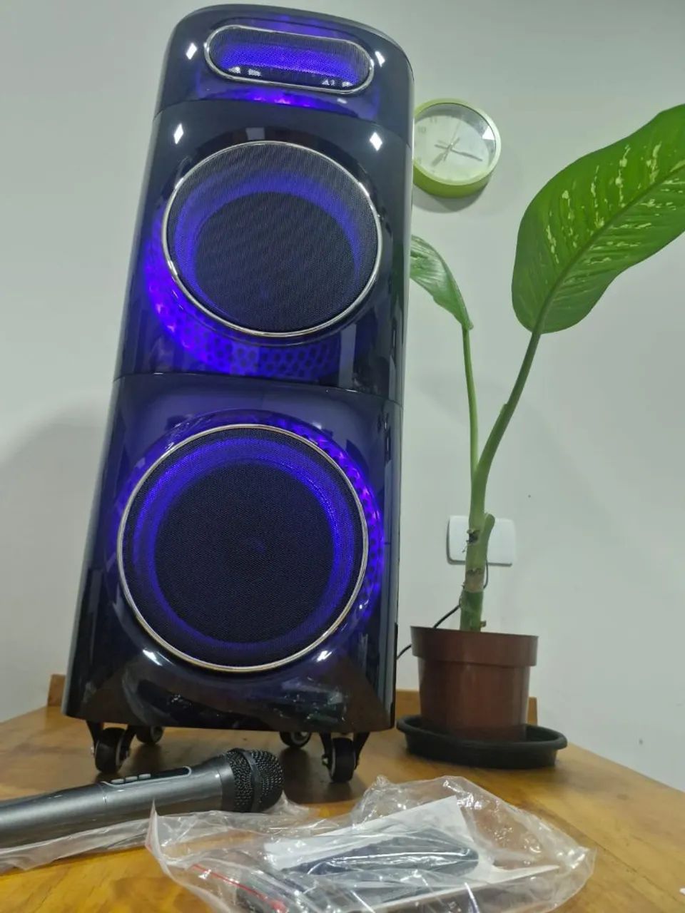 Caixa de som nova a, na caixa Ecopower grande 