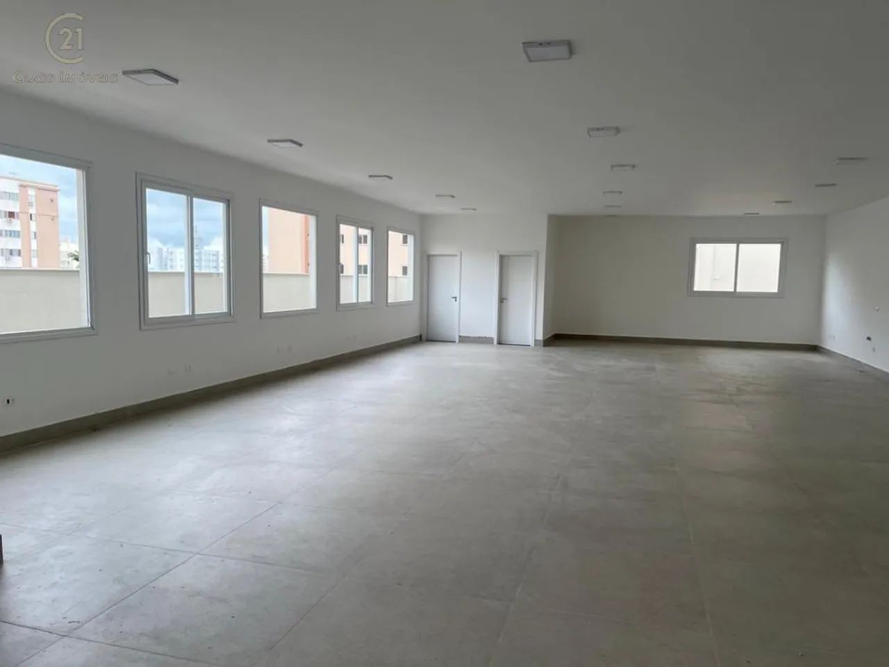 Casa para alugar em Londrina, Vila Ipiranga, com 4 quartos, com 678.87 m² - Foto 2