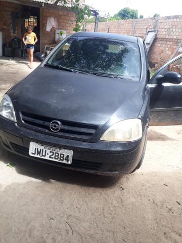 Vende - se corsa sedan 2003 ou troco por carro aberto .ligações nesse número 991371547