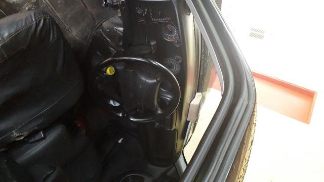 Vende-se ou troca por carro de menor valor - Foto 3