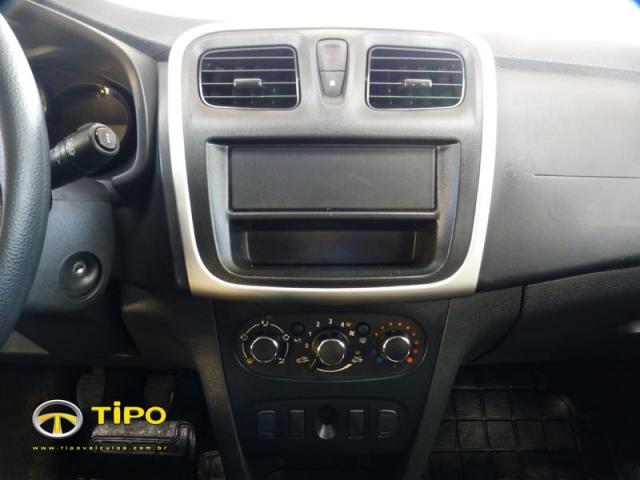 RENAULT SANDERO AUTHENTIQUE 1.0 2018 - Foto 13