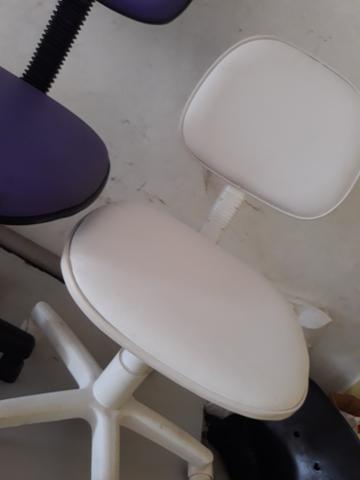 Cadeira secretaria na cor branca - Foto 2