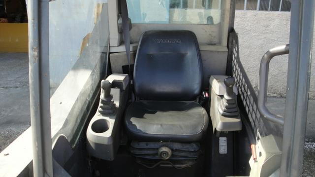 Minicarregadeira Volvo MC-70C - 2012 - Foto 3