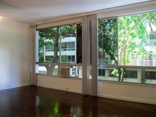Apartamento impecável na excepcional e tranquilíssima Rua Barão de Jaguaripe !!