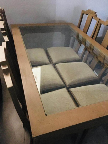 Mesa e cadeiras