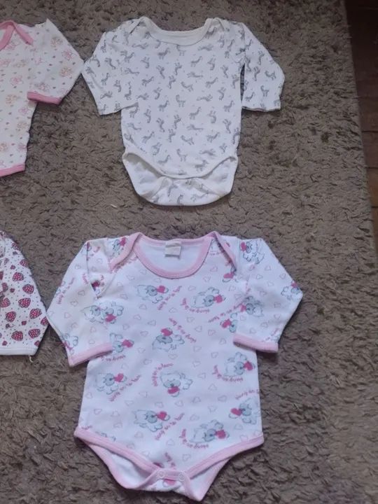 Kit com 6 bodys bebê - tamanho 3/6 meses  - Foto 3