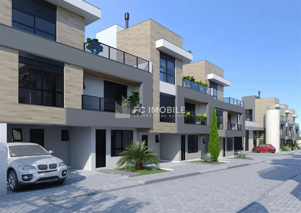 Sobrado cond. fechado 3 suítes, em Santa Felicidade - Curitiba/PR