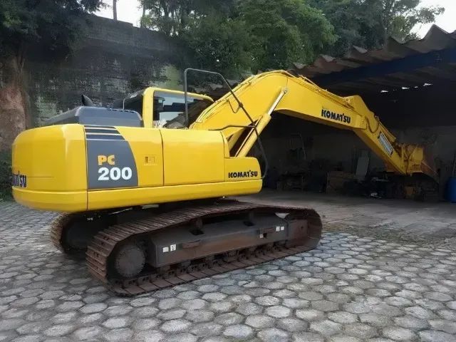 Escavadeira Komatsu PC 200 ano 2017
