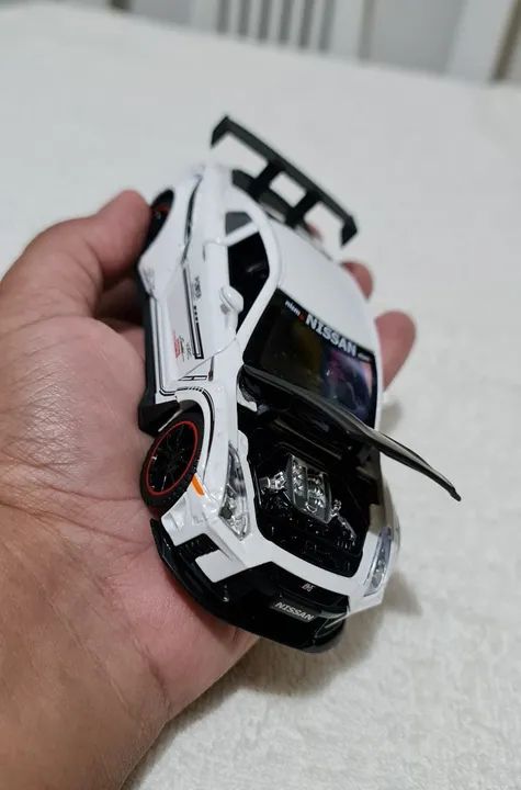 Carrinho miniatura Nissan GTR R35 branco - Foto 3