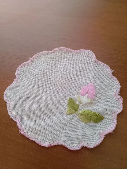 Jogo de 4 peças para mesa em crochê e tecido - Foto 3