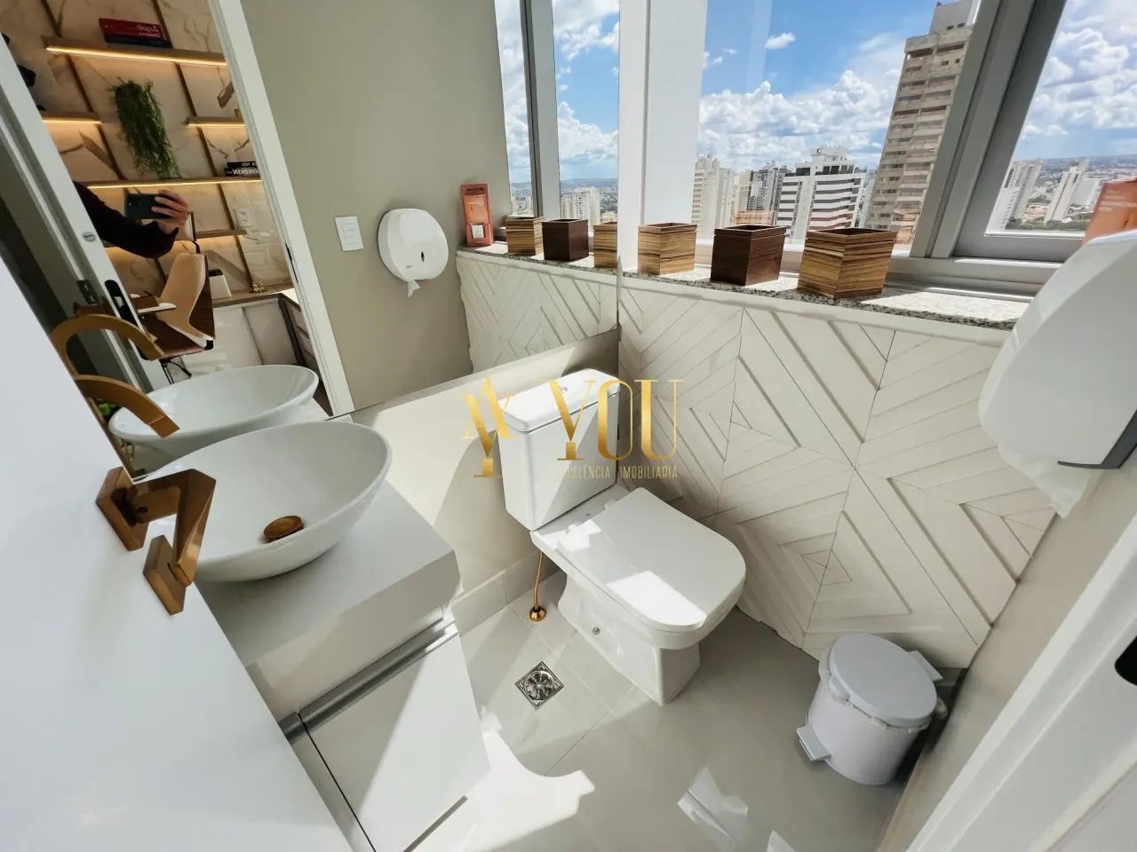 Clínica Médica com Decoração Sofisticada e com Consultórios Médicos com Macas e - Foto 3