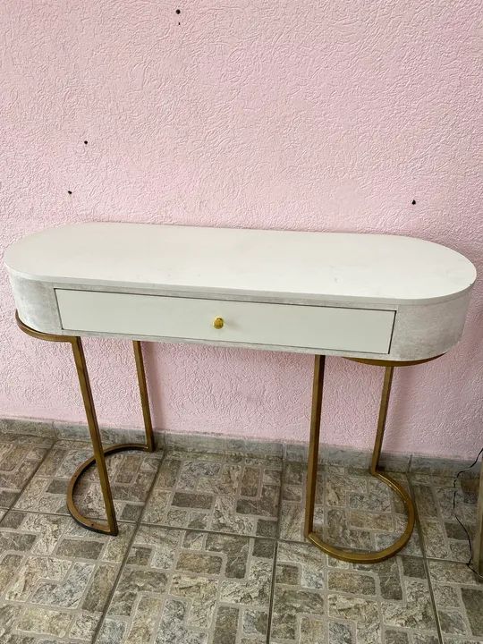 Mesa de Apoio Oval com Gaveta
