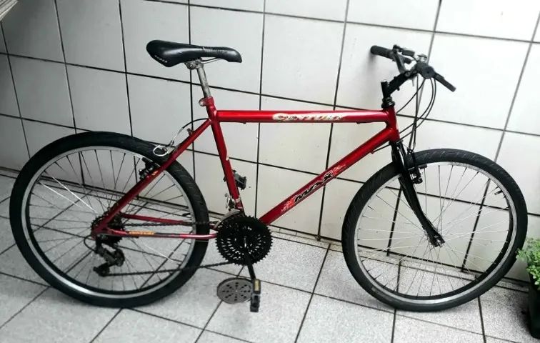 Bicicleta century Max aro 26 de 18 marchars com freios v- brake. Funcionando tudo certinho