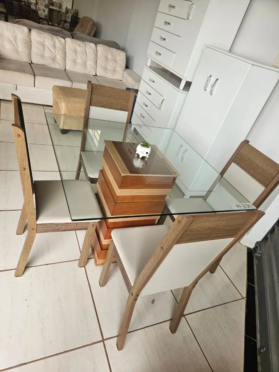 Mesa de Jantar com Tampo de Vidro e 4 lugares