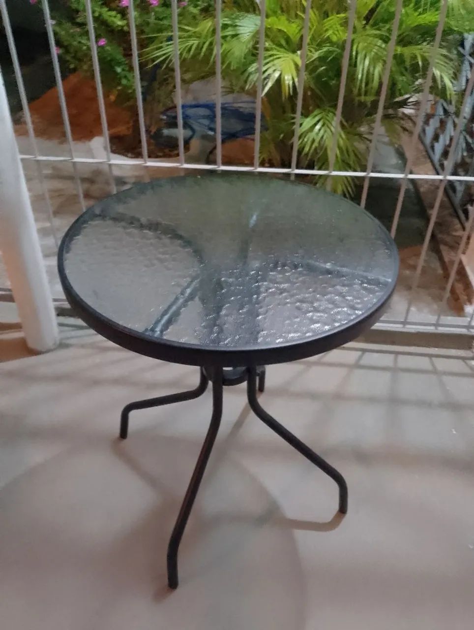 Mesa de Jardim em Ferro com Tampo de Vidro