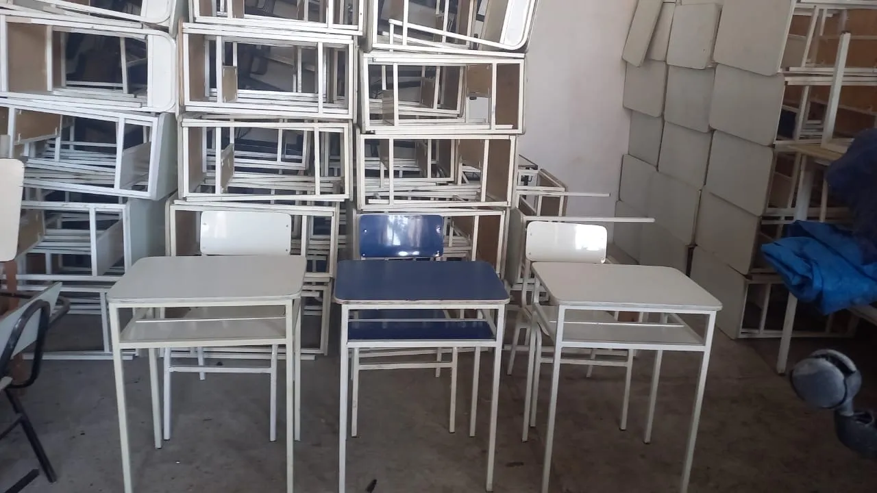 Mesas e carteiras escolares