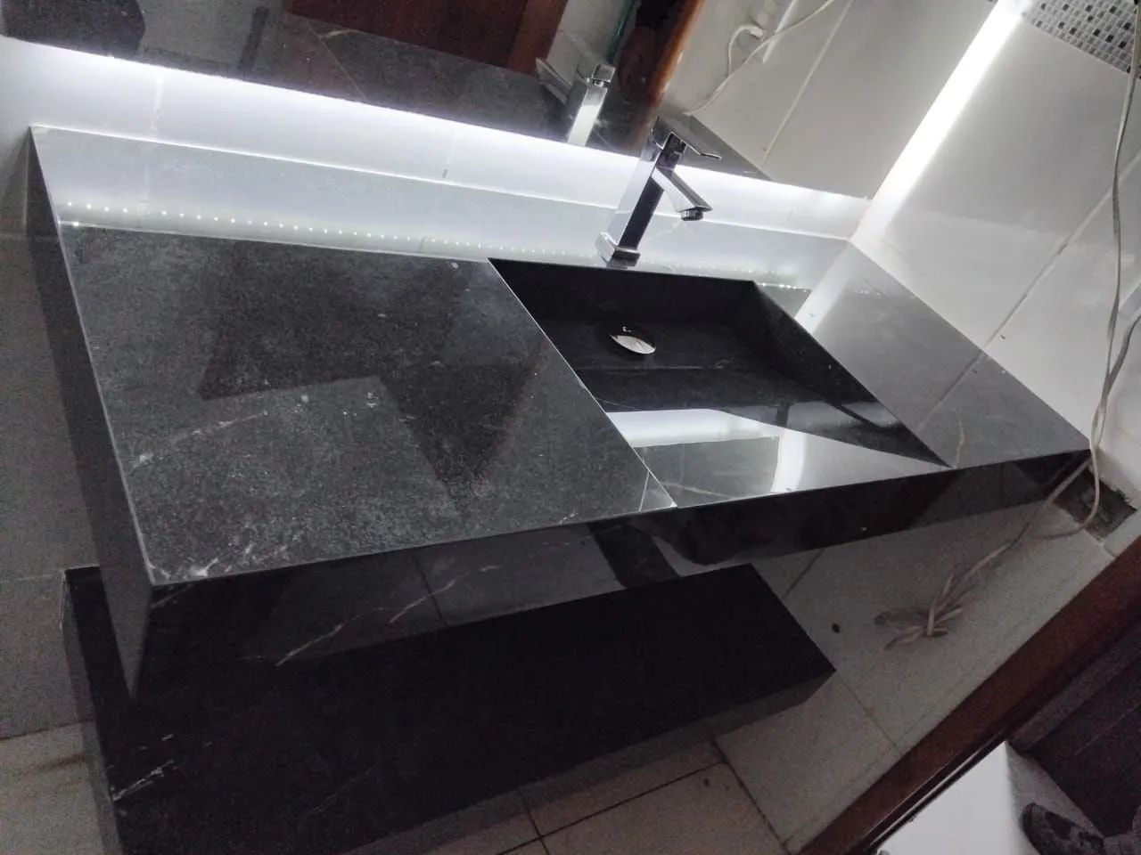 Lavatório super luxo em porcelanato 