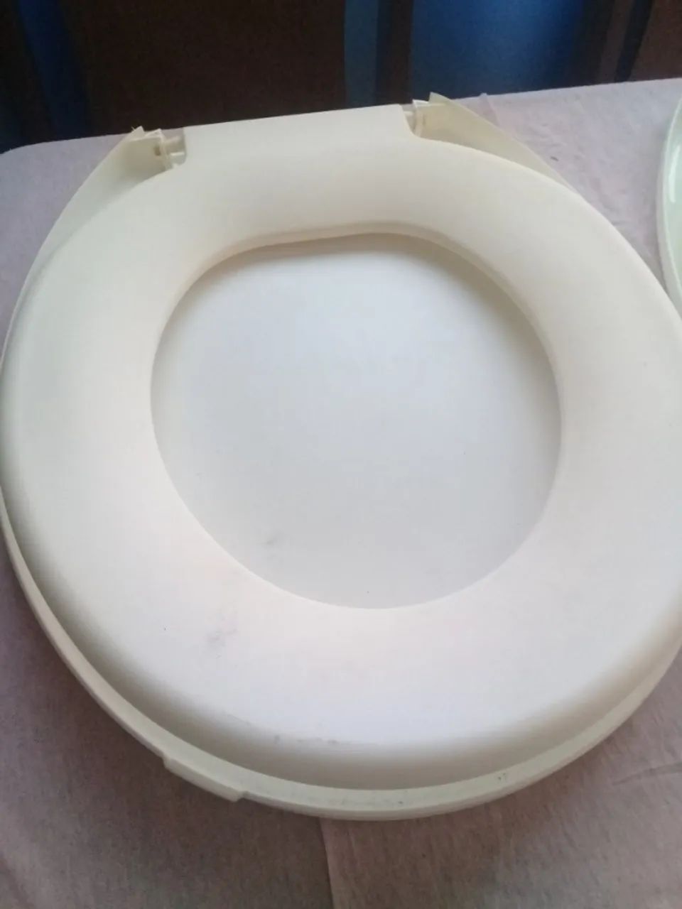Assento de vaso sanitário (em PVC) - vendo ou troco - Foto 4