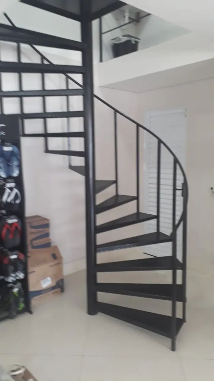 escada sobre encomendas 