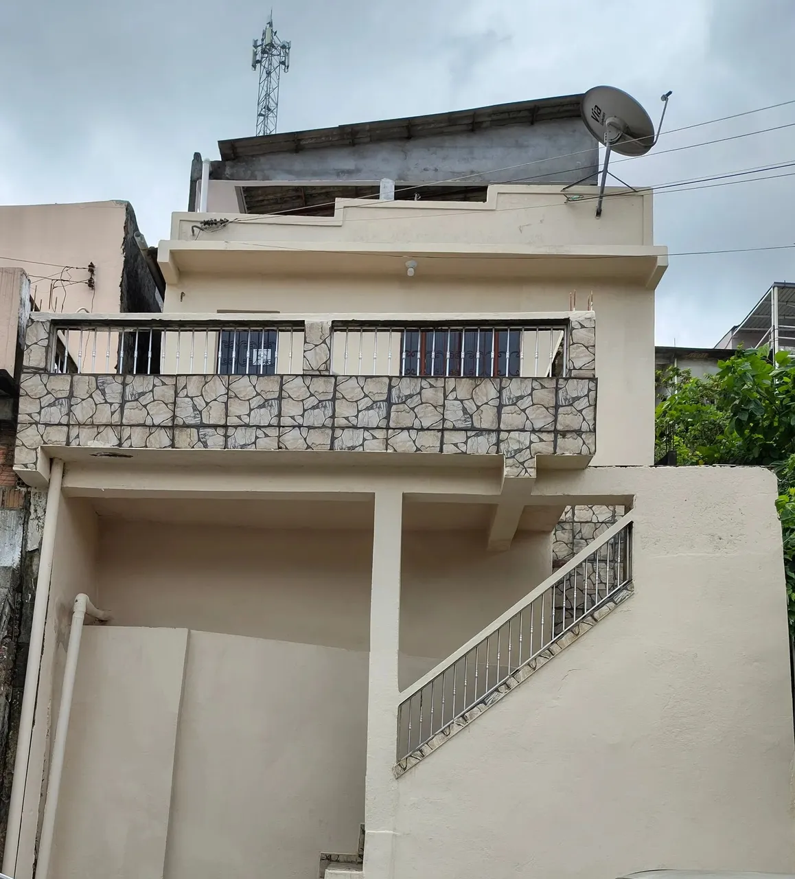 Vende- se casa de 5 quartos no bairro Japiim