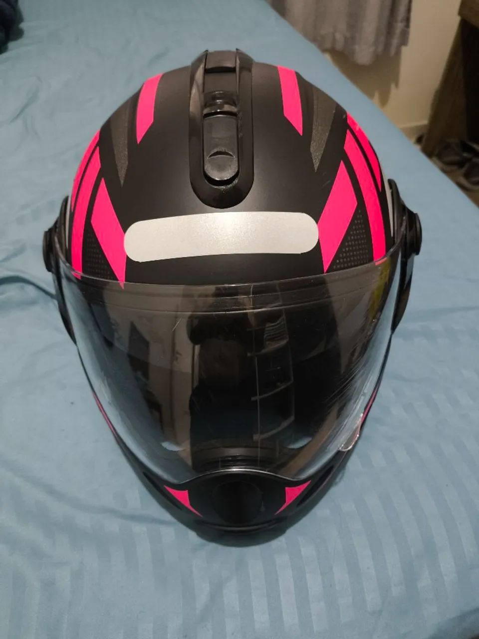 Capacete Moto Preto com Detalhes Rosa