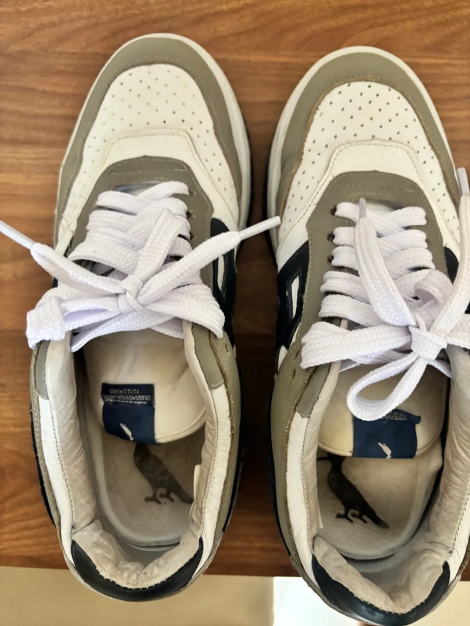Tênis Casual Branco, Cinza e Azul - Conforto e Estilo!